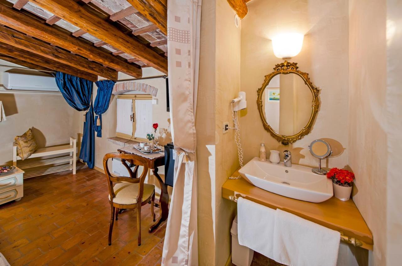 Residence Porta Antica Centro Storico Rovinj Exterior photo
