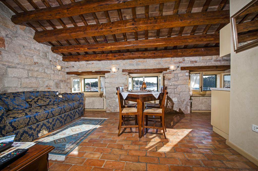 Residence Porta Antica Centro Storico Rovinj Exterior photo