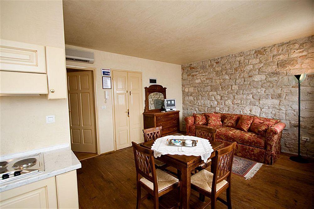 Residence Porta Antica Centro Storico Rovinj Exterior photo