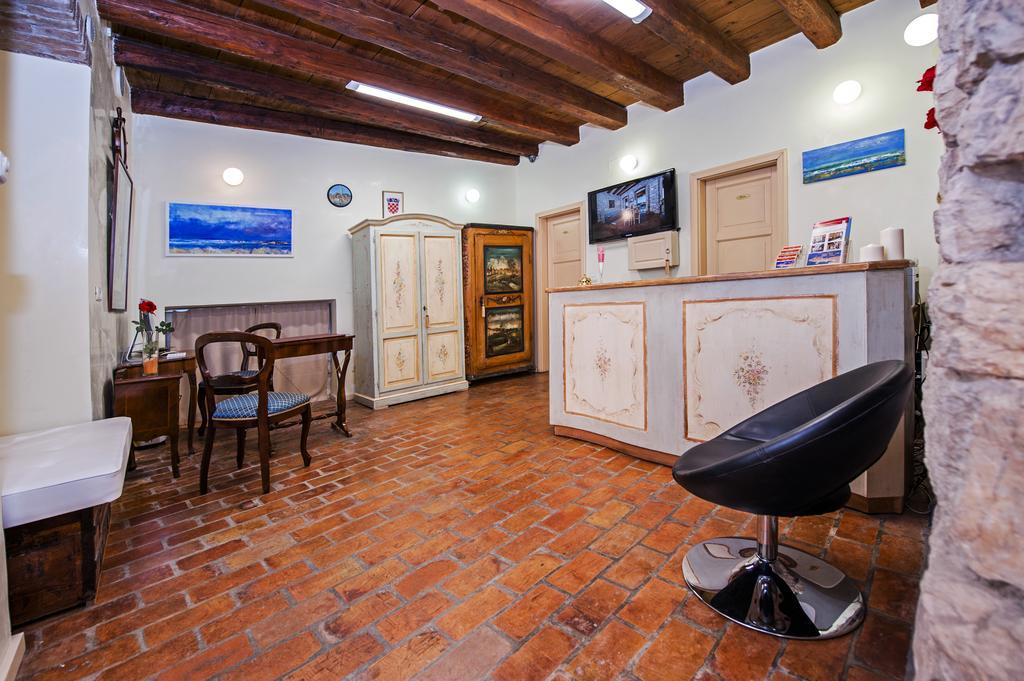 Residence Porta Antica Centro Storico Rovinj Exterior photo