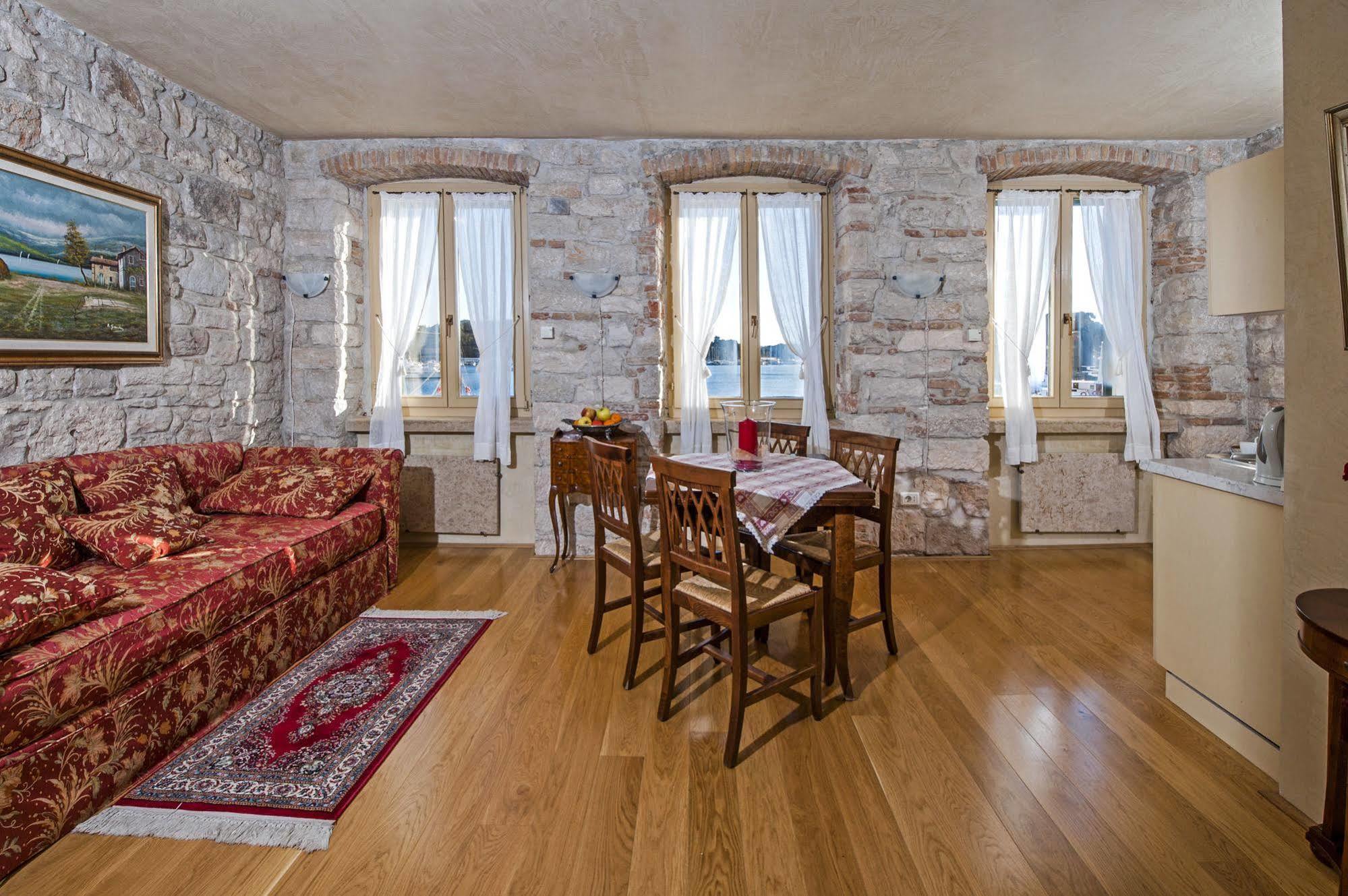 Residence Porta Antica Centro Storico Rovinj Exterior photo
