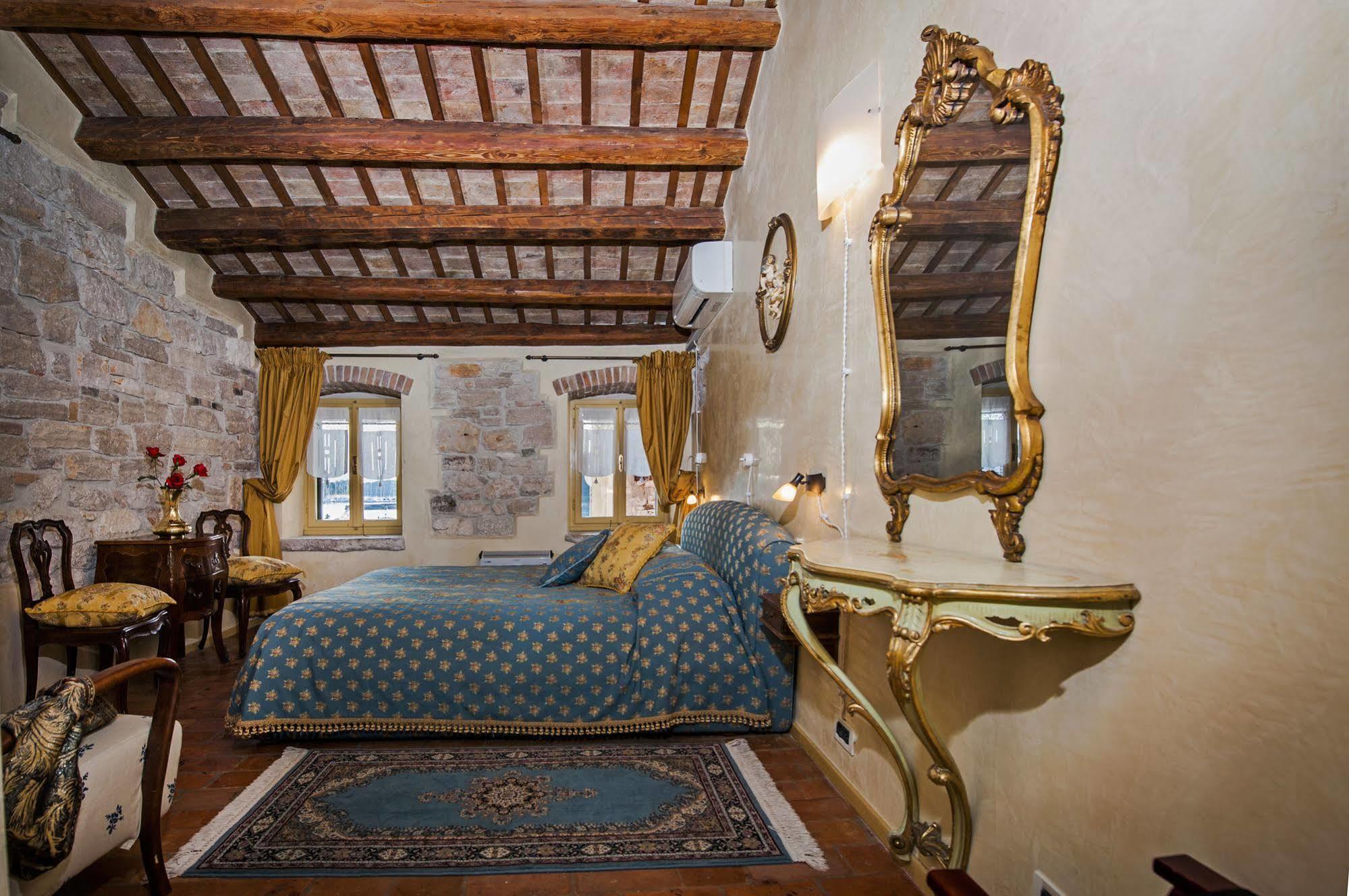 Residence Porta Antica Centro Storico Rovinj Exterior photo